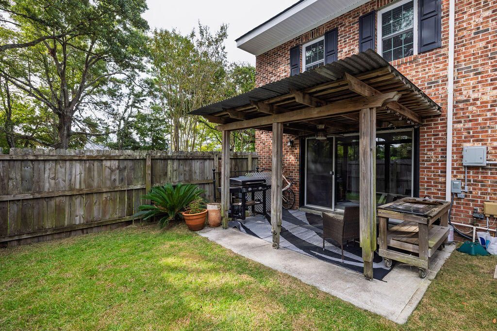 413 Carriage Lane Photo 35