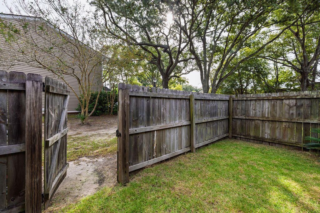 413 Carriage Lane Photo 36