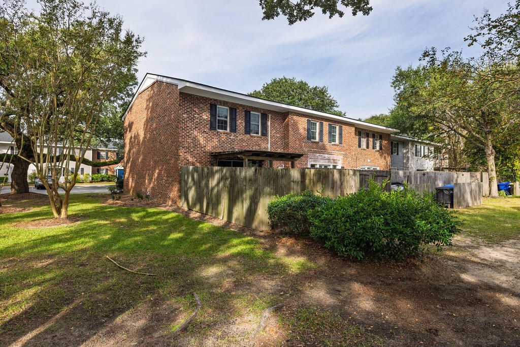 413 Carriage Lane Photo 38