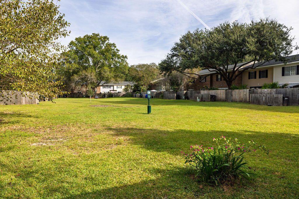 413 Carriage Lane Photo 39