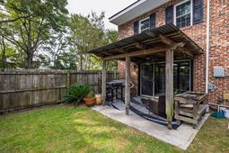 413 Carriage Lane photo 4
