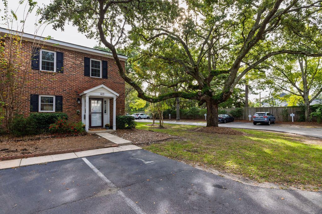 413 Carriage Lane Photo 7