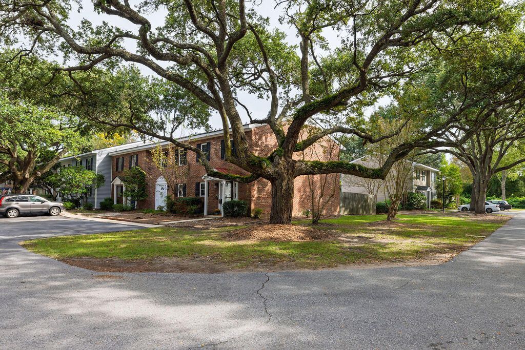 413 Carriage Lane Photo 8