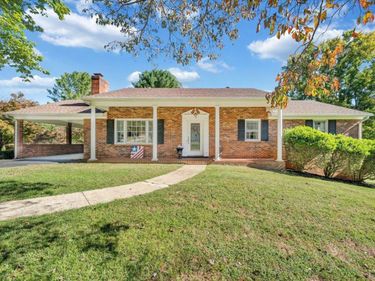 16 Wellington Drive, Lynchburg, VA 24502