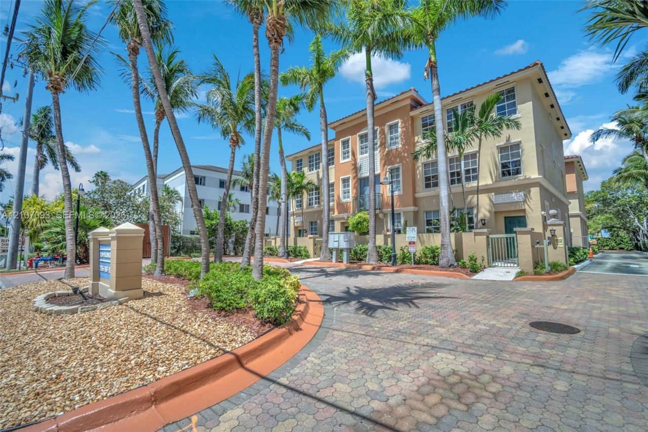 2065 S Ocean Dr , Unit TH1, Hallandale Beach, FL 33009 Photo