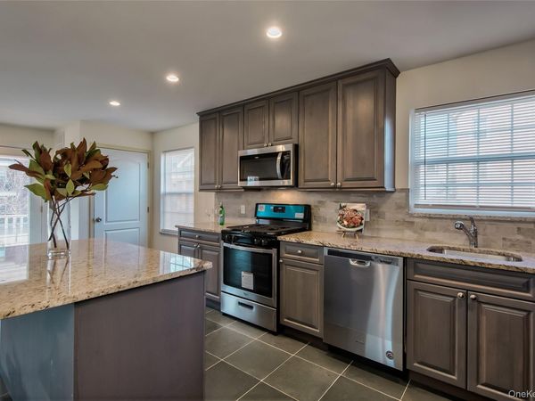 36 Carney , Unit 1st Fl, Glen Cove, NY 11542