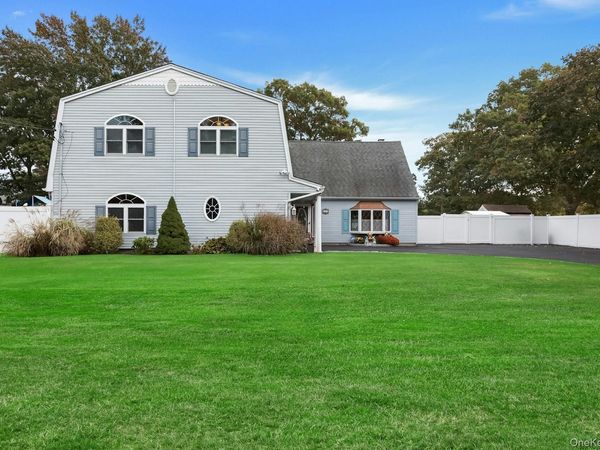 963 Sycamore Avenue , Bohemia, NY 11716