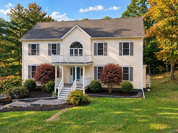 7 Stonehouse Road, Rhinebeck, NY 12572