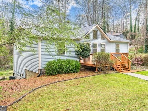 549 Pineland Circle SW, Mableton, GA 30126
