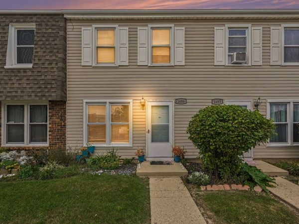 1686 Shamrock Court, Aurora, IL 60505