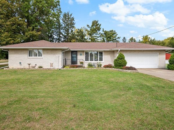 322 11th Place , Camanche, IA 52730