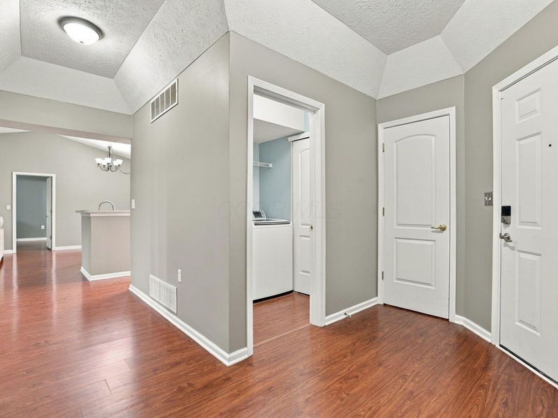 1870 Berrancher Drive , Columbus, OH 43228 Photo 7