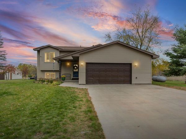 5602 285th Avenue NW, Isanti, MN 55040
