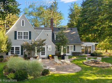 4901 Elmgate Drive, Orchard Lake Village, Mi 48324
