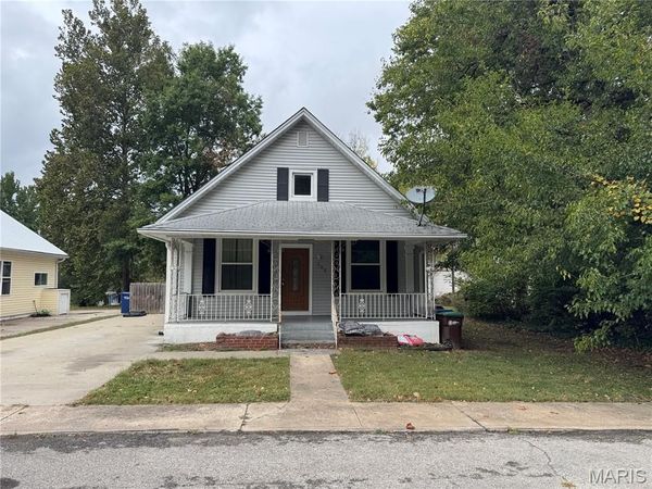 305 W Walnut Street , Winfield, MO 63389