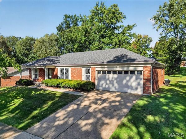 1019 Van Dyke Drive, Ballwin, MO 63011