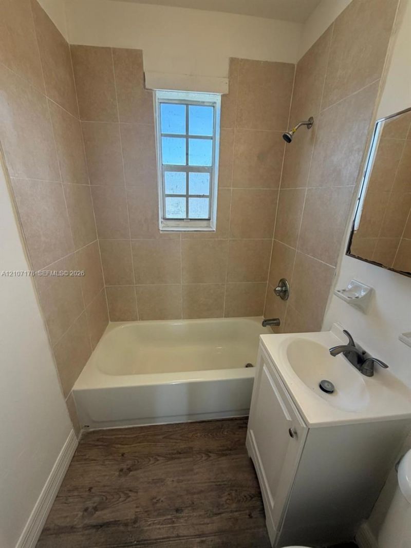 1510 NW 68th St , Unit 6, Miami, FL 33147 Photo