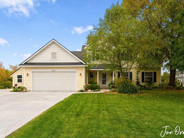 8621 Sun Park Drive, Zeeland, MI 49464