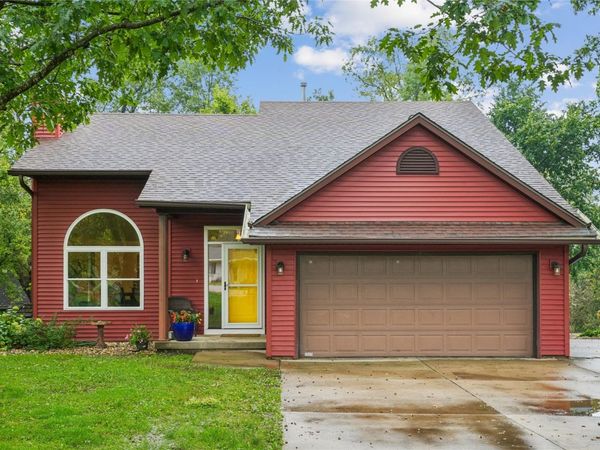 3945 S Spring Street NE, Solon, IA 52333