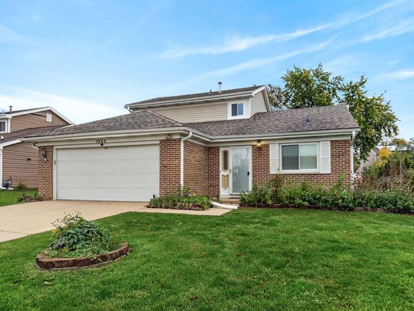 1393 Spring Valley Drive , Carol Stream, IL 60188