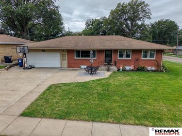 3041 Touzalin Avenue, Lincoln, NE 68507