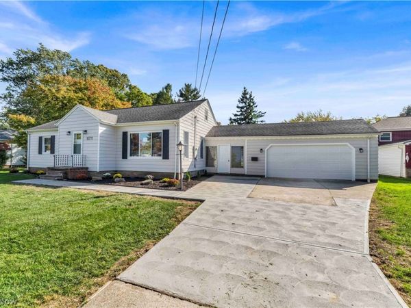 10711 Meadowbrook Drive , Parma Heights, OH 44130