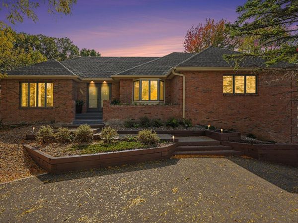 1528 Briarknoll Drive, Arden Hills, MN 55112