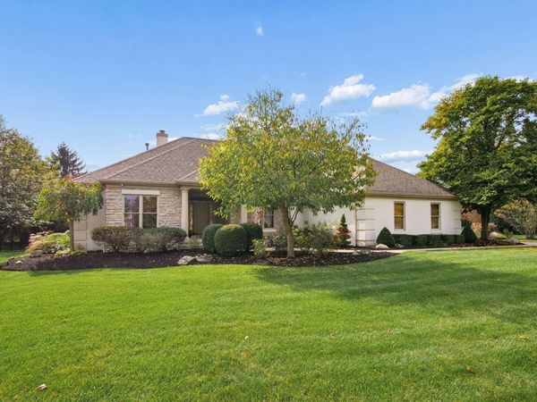 6161 Heritage Lakes Drive, Hilliard, OH 43026