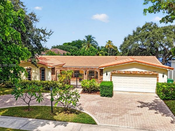 10541 Taft St , Pembroke Pines, FL 33026