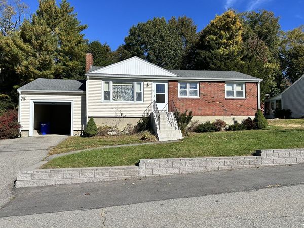 11 Sunflower Rd, Holbrook, MA 02343