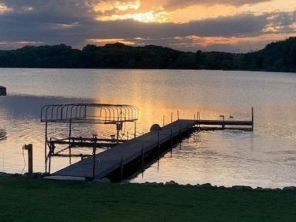 8404 Waters Edge Drive, Chanhassen, MN 55317