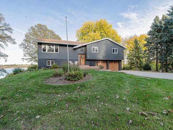 2400 Auburn Drive, Victoria, MN 55386