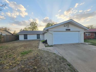 4723 SE Sunnymeade Dr, Lawton, OK 73501