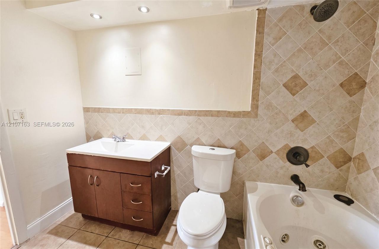 15600 NW 7th Ave, Unit 704, Miami, FL 33169 Photo
