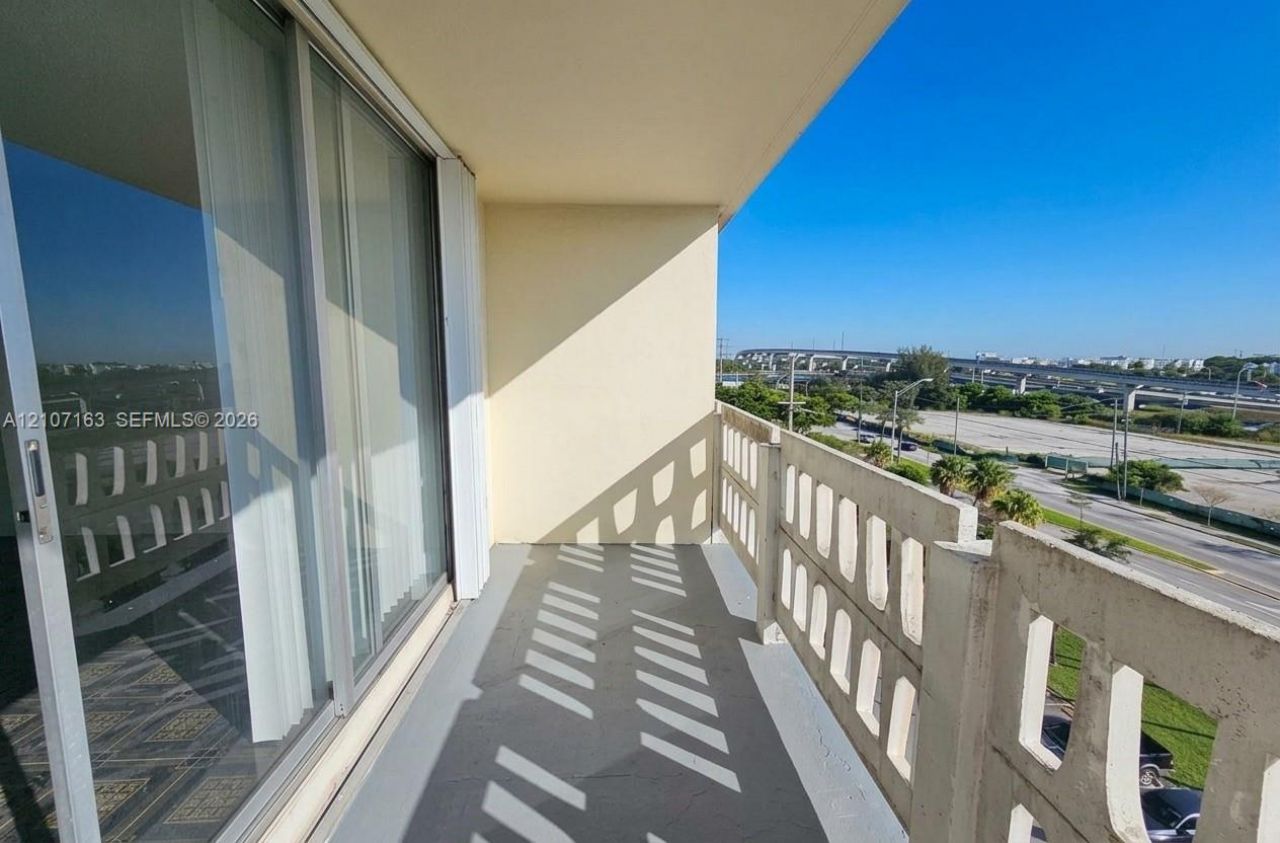 15600 NW 7th Ave, Unit 704, Miami, FL 33169 Photo