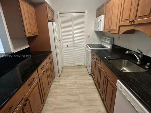 240 Lakeview Dr , Unit 209, Weston, FL 33326