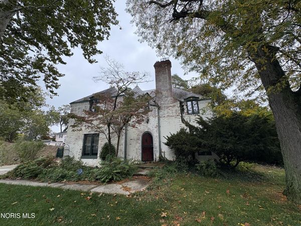 617 Valley Drive , Maumee, OH 43537