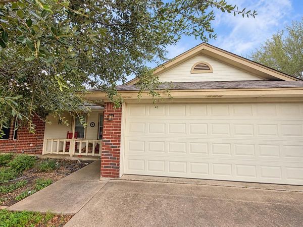 613 Sapphire Boulevard, Hewitt, TX 76643
