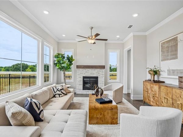 56 Nicholas Drive , Hoschton, GA 30548