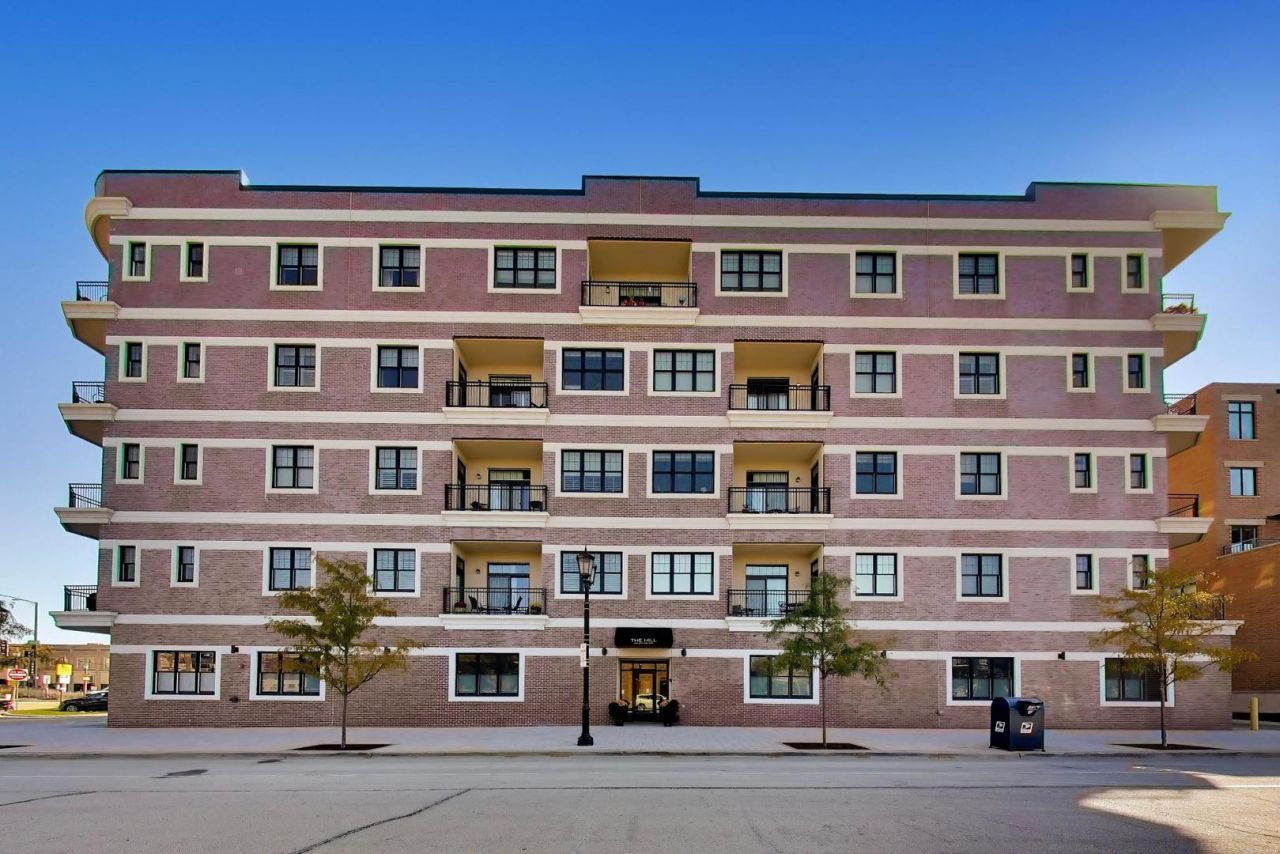 105 S Cottage Hill Avenue, Unit 405, Elmhurst, IL 60126 Main Photo
