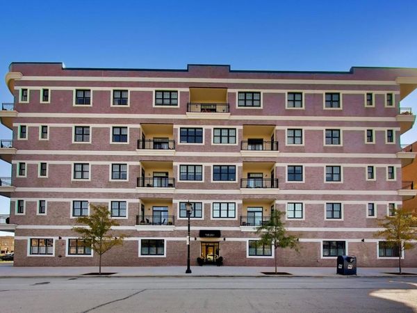 105 S Cottage Hill Avenue , Unit 405, Elmhurst, IL 60126