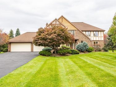 816 Garnsey Road, Fairport, NY 14450