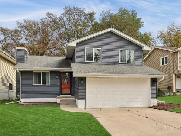 3901 92nd Drive , Urbandale, IA 50322