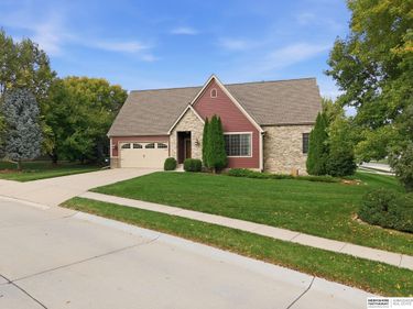 15704 Hartman Avenue, Omaha, NE 68116