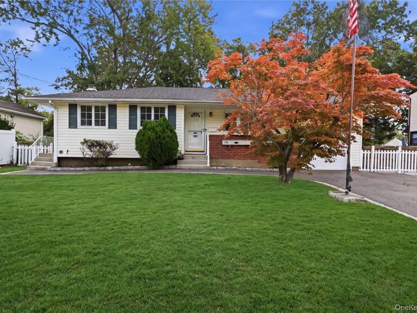 56 Prairie Drive , North Babylon, NY 11703