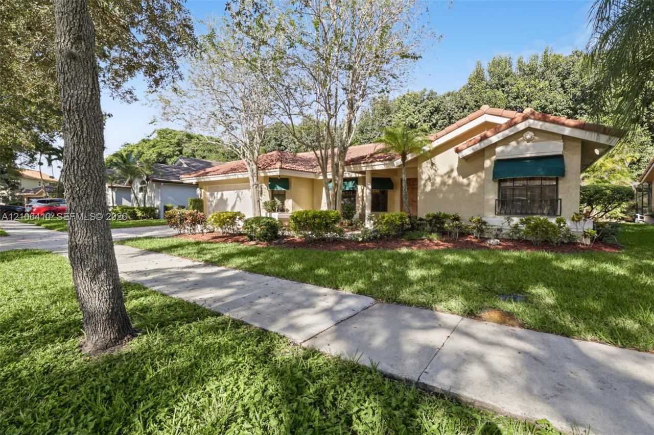 1725 Lakeshore Cir , Weston, FL 33326 Photo
