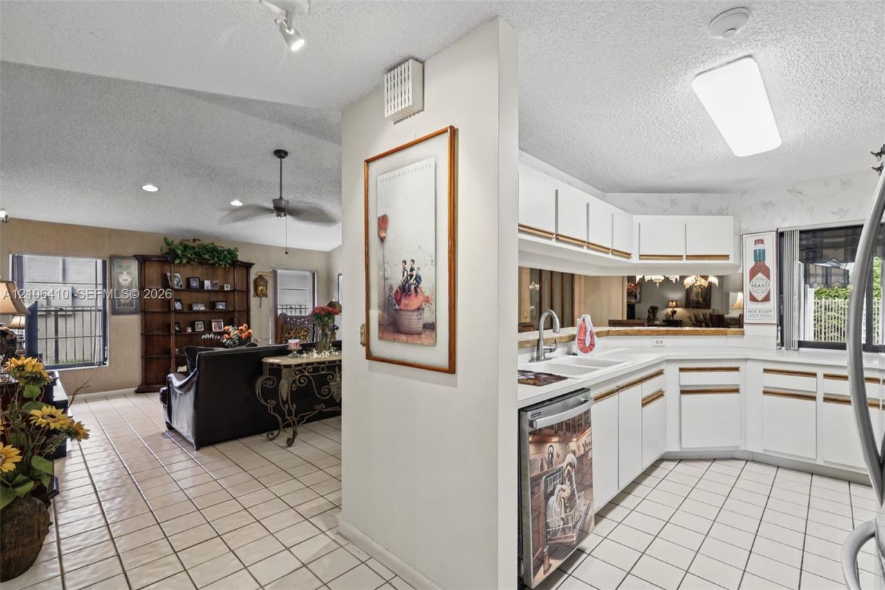 1725 Lakeshore Cir , Weston, FL 33326 Photo