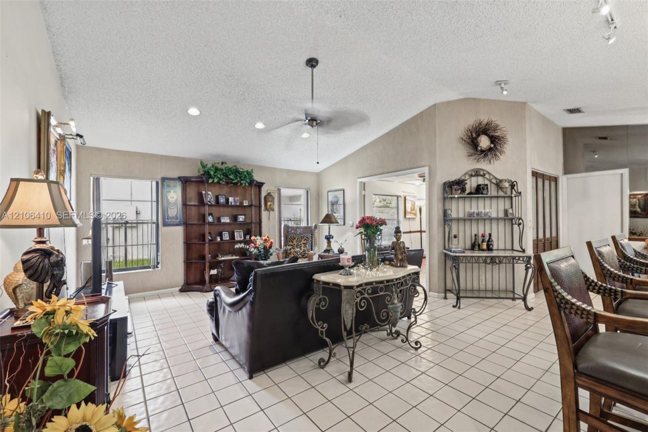 1725 Lakeshore Cir , Weston, FL 33326 Photo