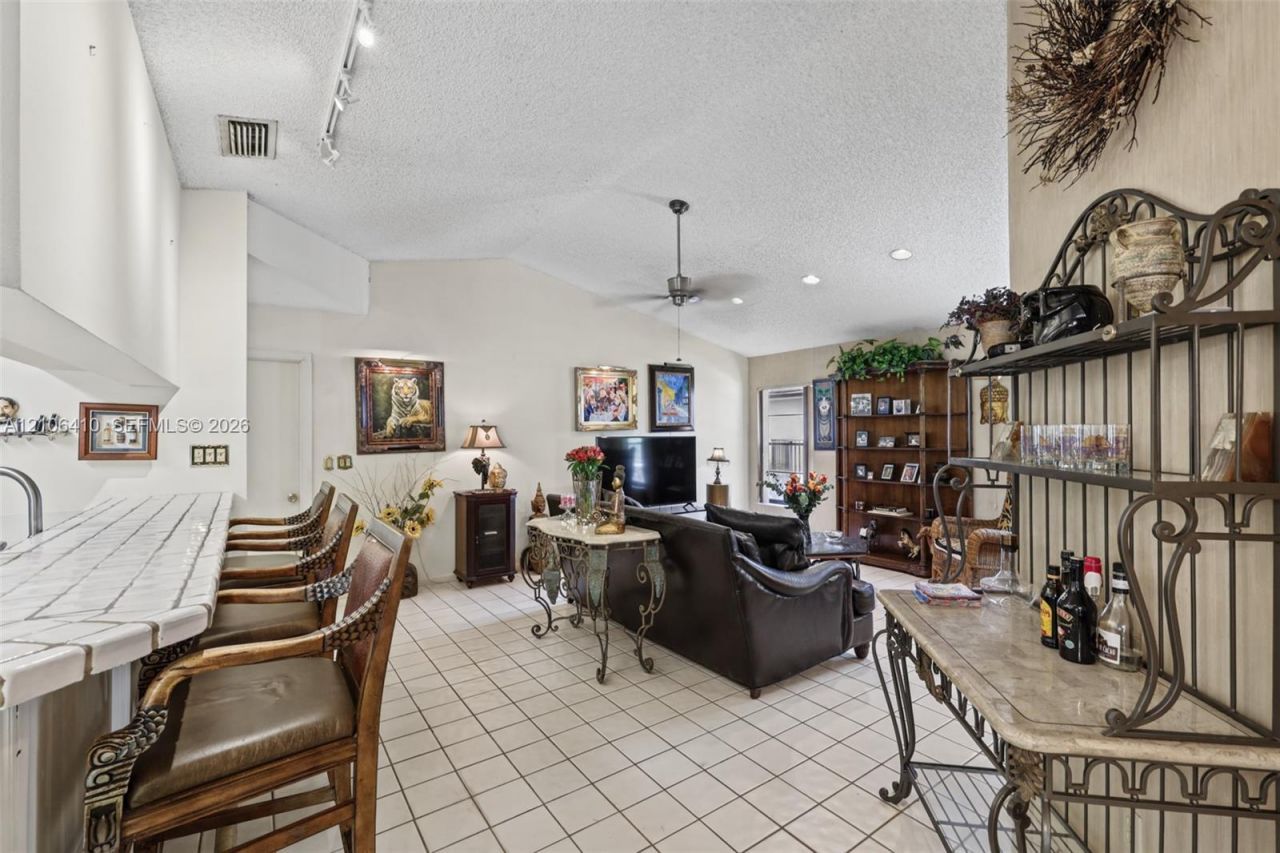 1725 Lakeshore Cir , Weston, FL 33326 Photo