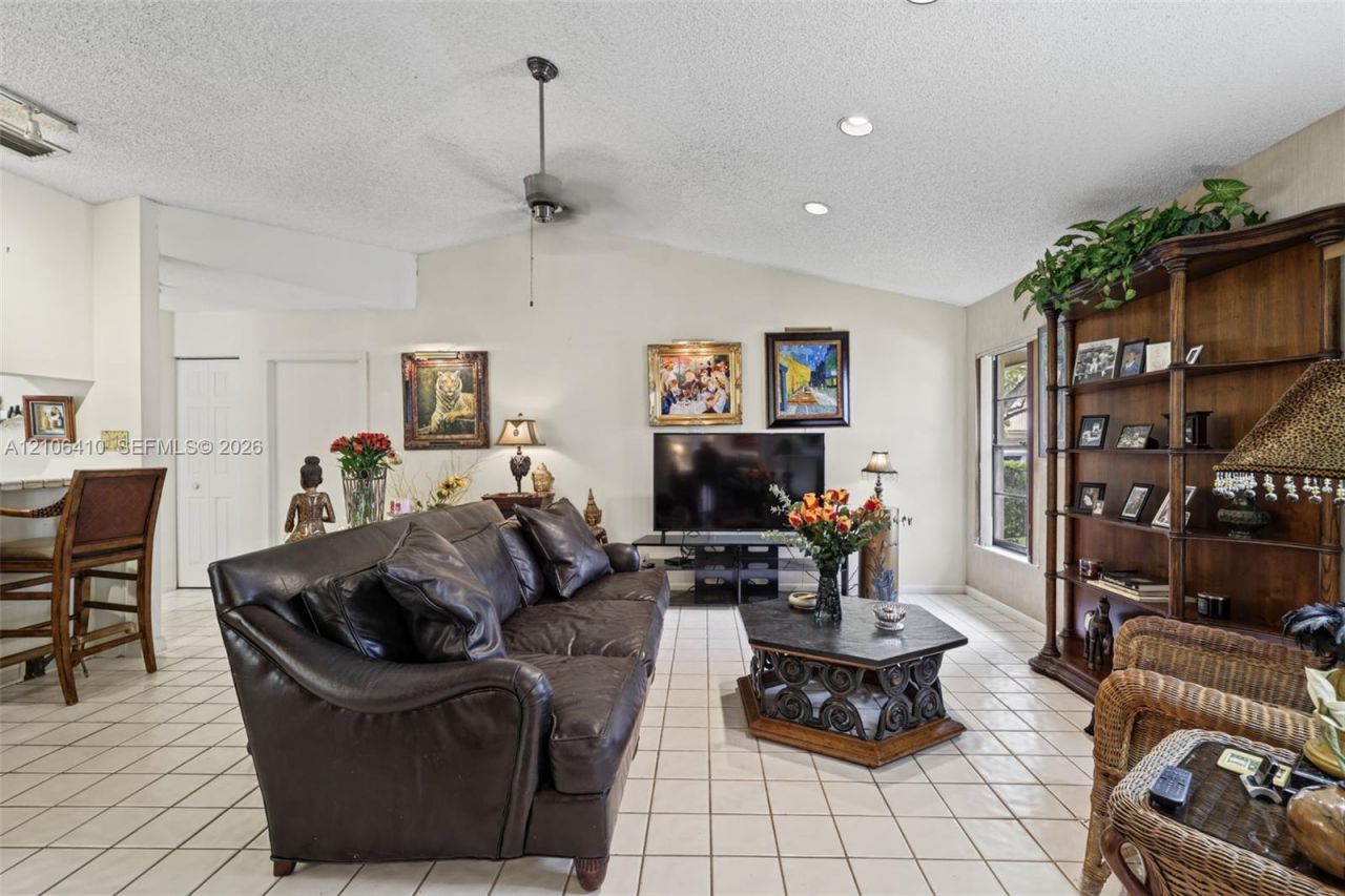 1725 Lakeshore Cir , Weston, FL 33326 Photo
